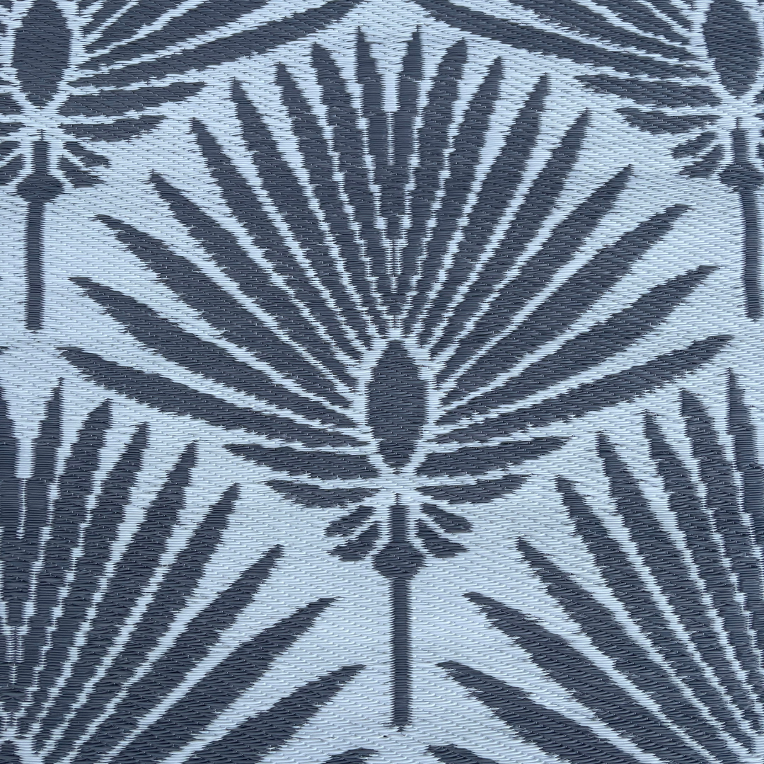 The Florastyle By Hingham Medium Mumbai Outdoor Reversible Mat features lightweight, double-woven construction and water resistance, with a dark gray geometric palm leaf pattern on a light gray background in an Art Deco style.