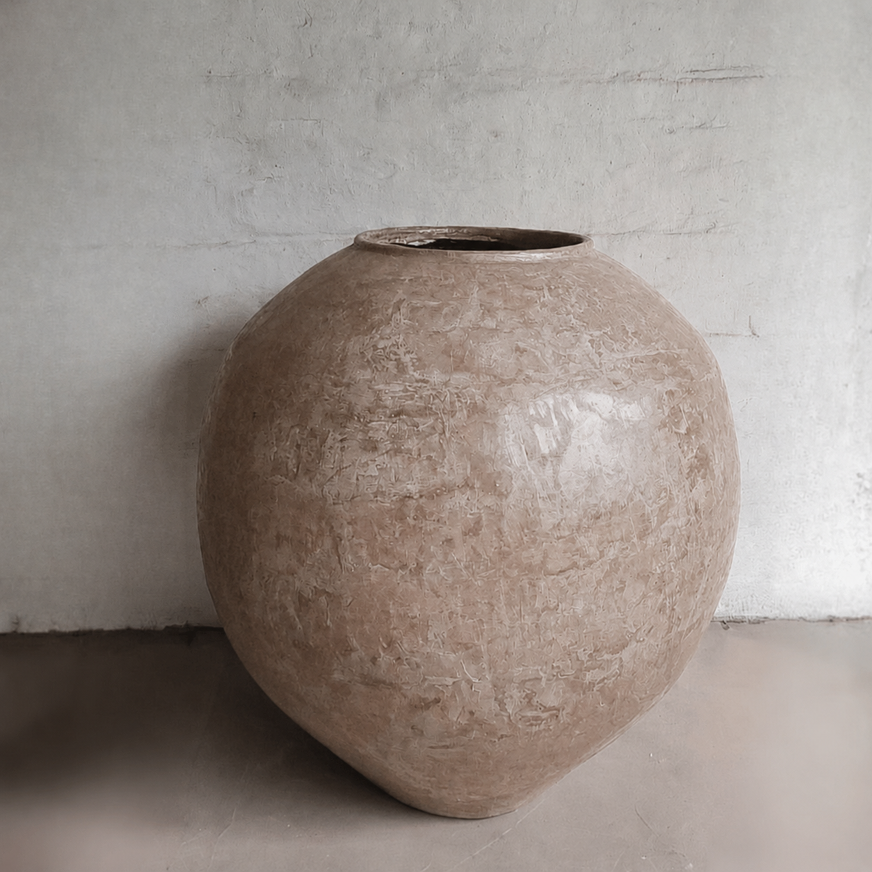 The Syracuse Organic Fiberglass Pot from Florastyle By Hingham features a textured, earthy finish and small opening, combining classic Mediterranean style with the lightweight practicality ideal for indoor decor.