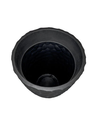 Aerial view into the planter showing the inside rim and the depth of the prisma conic japi planter